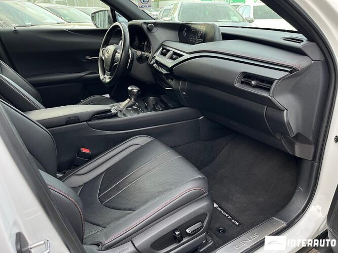 Lexus UX 250h 53 interauto-car