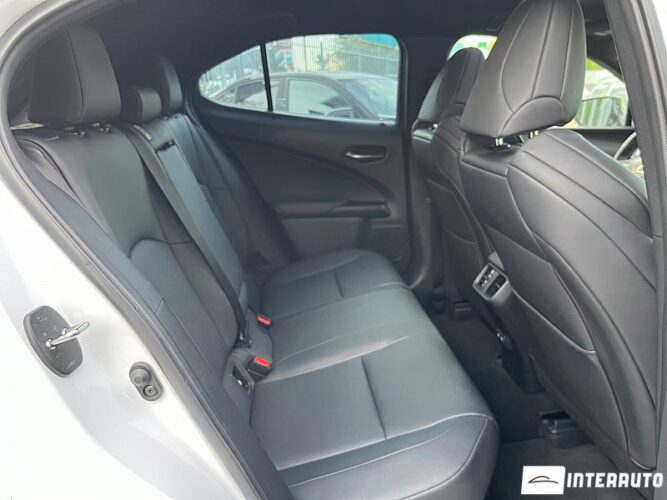 Lexus UX 250h 55 interauto-car