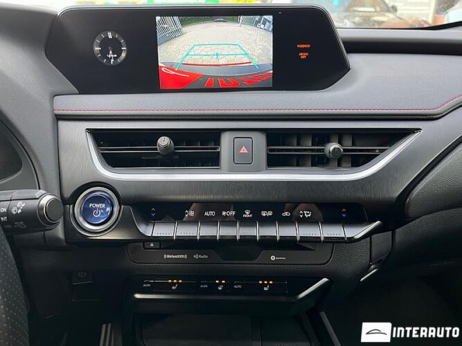 Lexus UX 250h 48 interauto-car