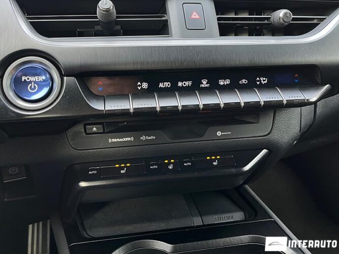 Lexus UX 250h 50 interauto-car