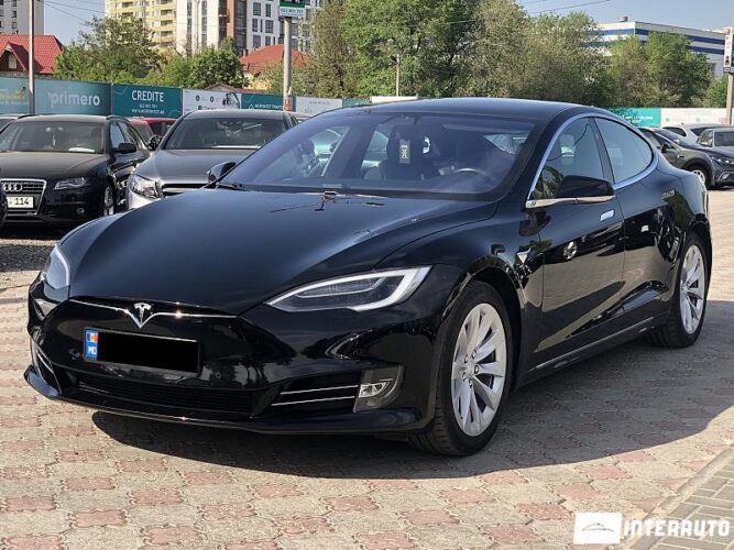 Tesla Model S 27 interauto-car