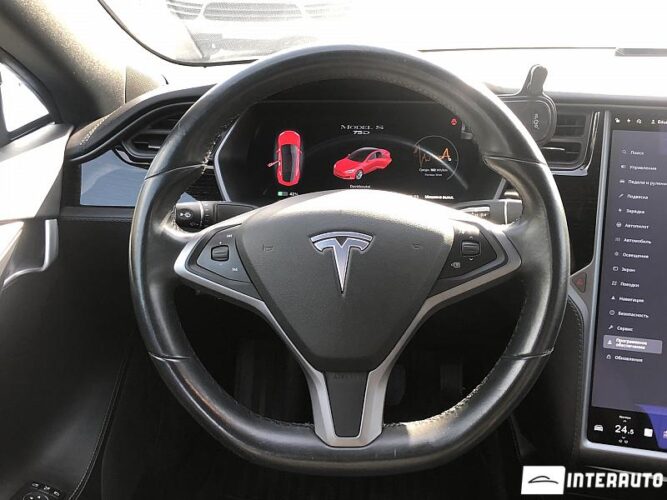 Tesla Model S 33 interauto-car
