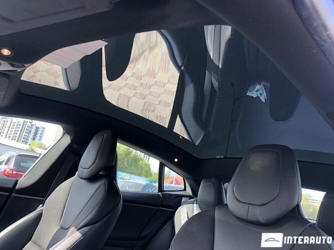 Tesla Model S 38 interauto-car