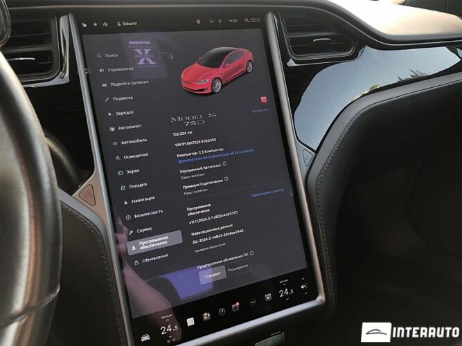 Tesla Model S 36 interauto-car