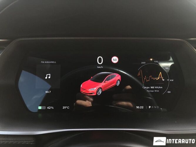 Tesla Model S 34 interauto-car