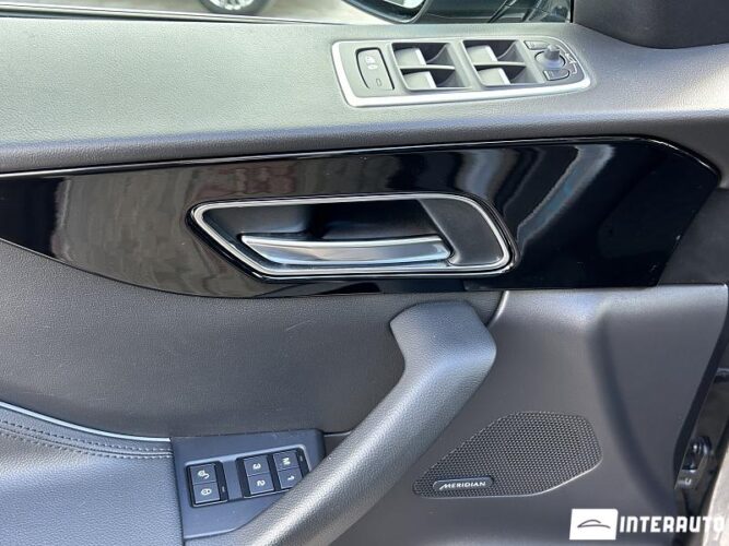 Jaguar F-Pace 39 interauto-car