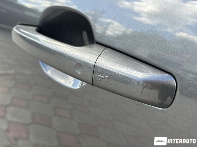 Jaguar F-Pace 36 interauto-car