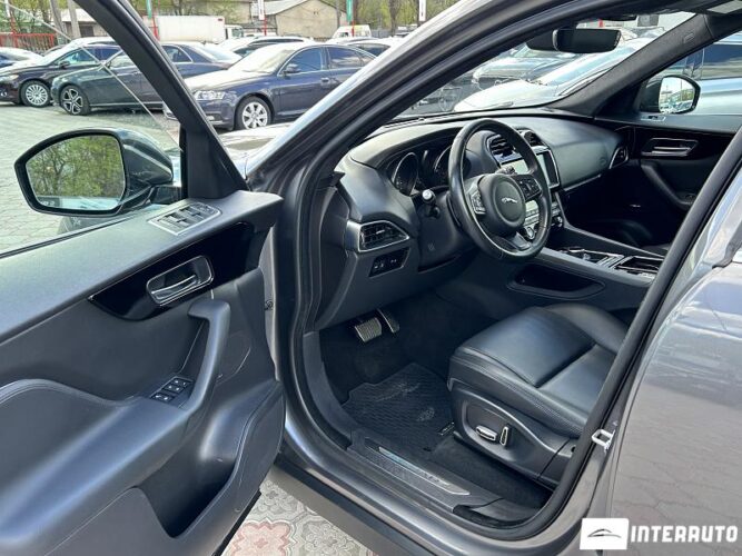 Jaguar F-Pace 38 interauto-car