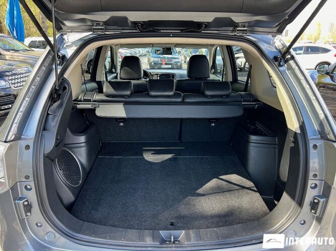 Mitsubishi Outlander 45 interauto-car