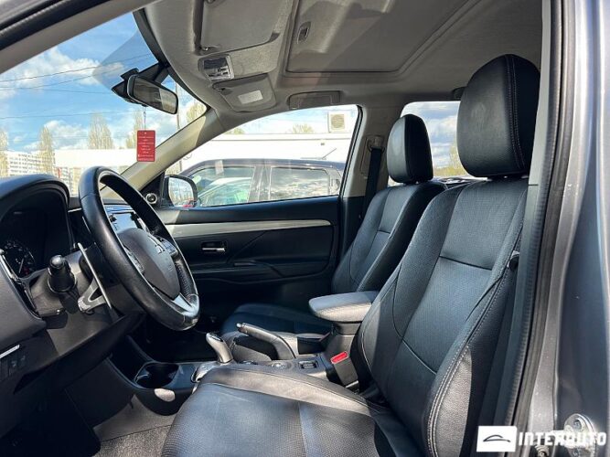 Mitsubishi Outlander 36 interauto-car