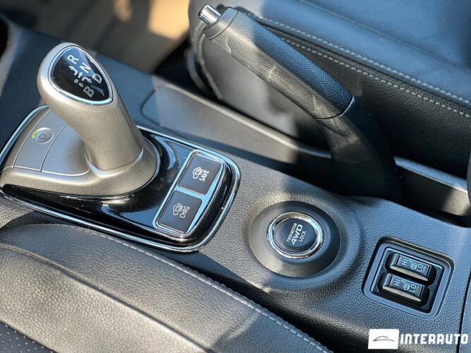 Mitsubishi Outlander 40 interauto-car