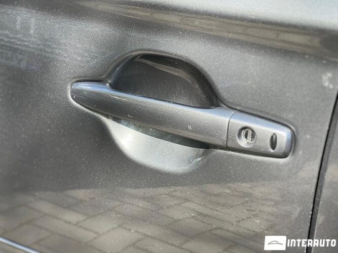 Mitsubishi Outlander 33 interauto-car