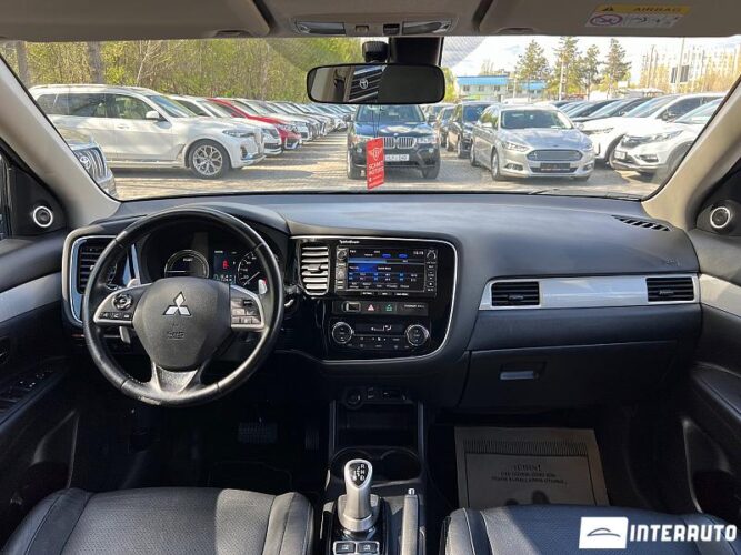 Mitsubishi Outlander 43 interauto-car