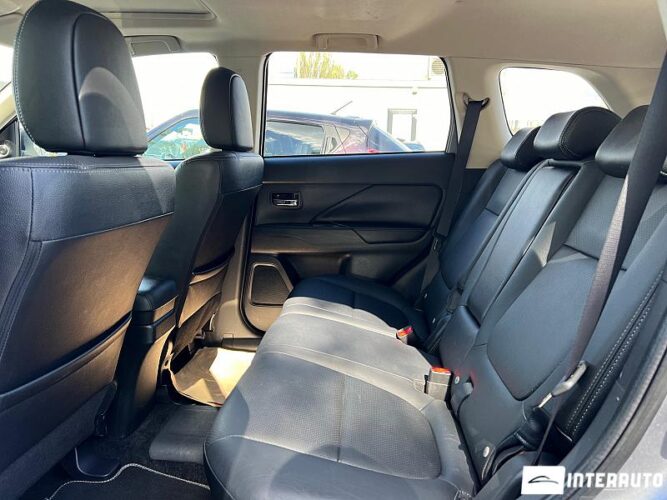 Mitsubishi Outlander 42 interauto-car