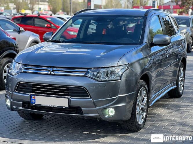 Mitsubishi Outlander 29 interauto-car