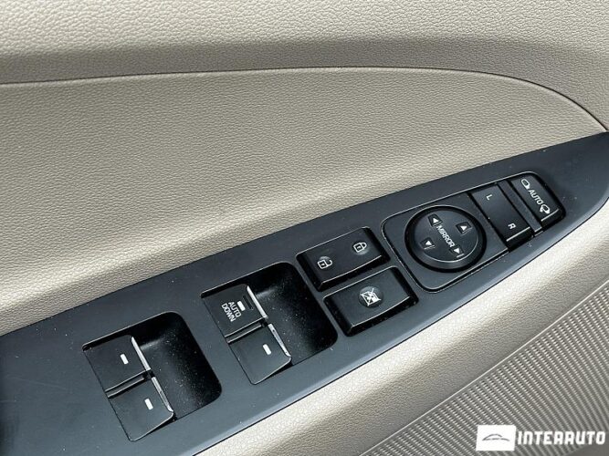 Hyundai Tucson 43 interauto-car