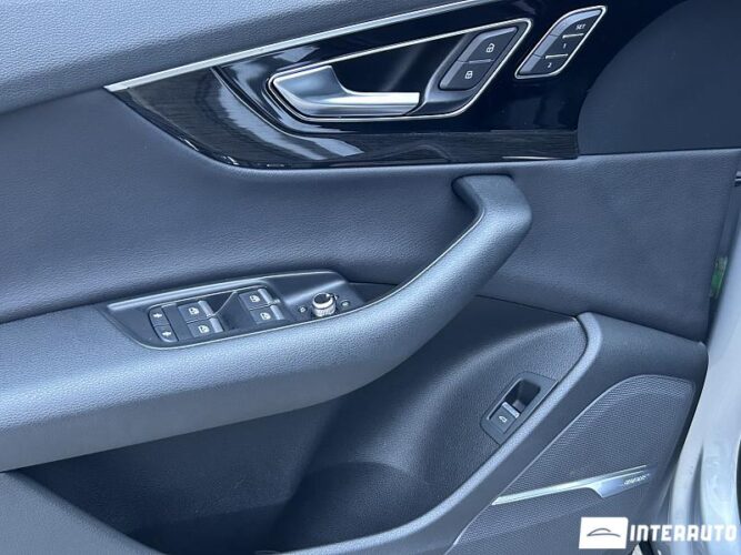 Audi Q7 40 interauto-car