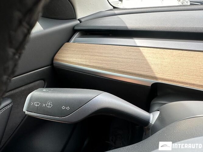 Tesla Model 3 48 interauto-car