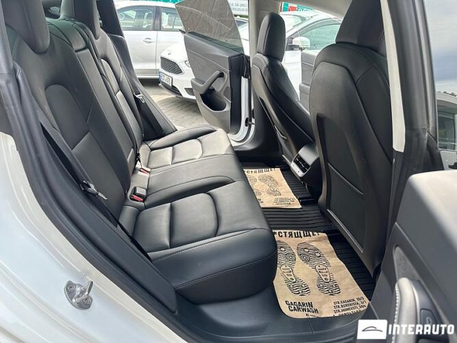 Tesla Model 3 51 interauto-car