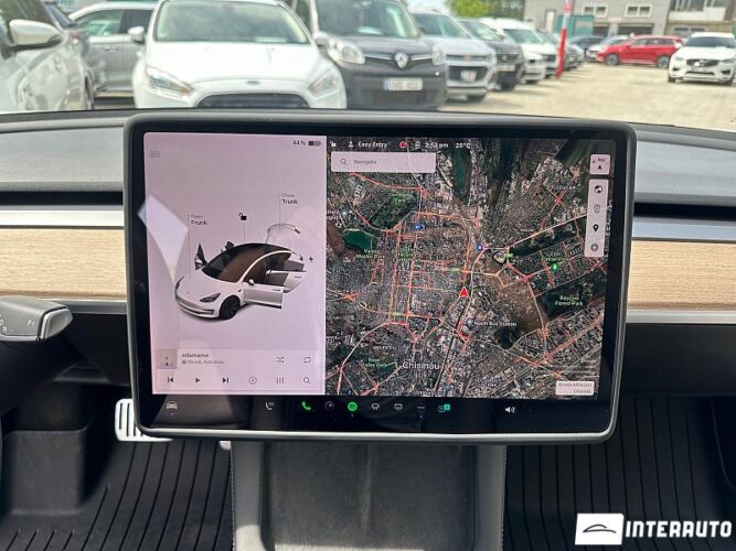 Tesla Model 3 41 interauto-car
