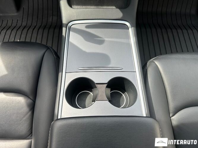 Tesla Model 3 46 interauto-car