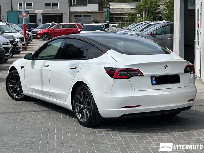 Tesla Model 3 35 interauto-car