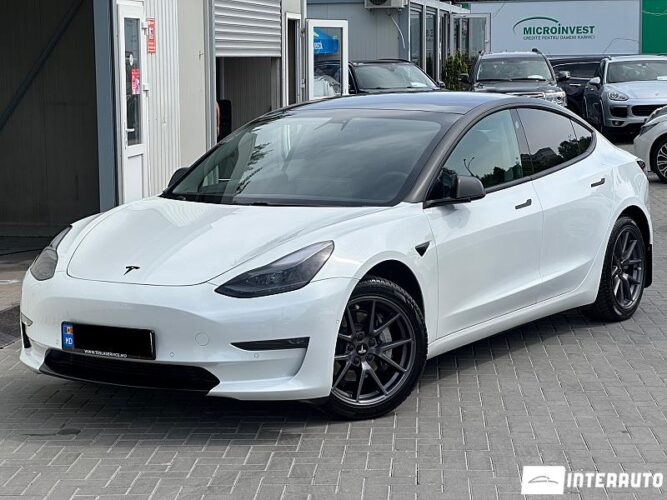 Tesla Model 3 33 interauto-car