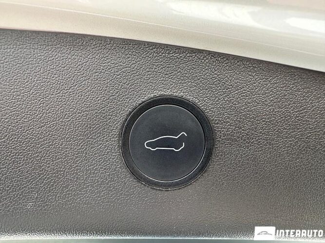 Tesla Model 3 54 interauto-car