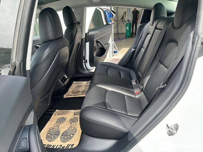 Tesla Model 3 52 interauto-car