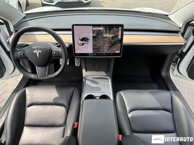 Tesla Model 3 39 interauto-car