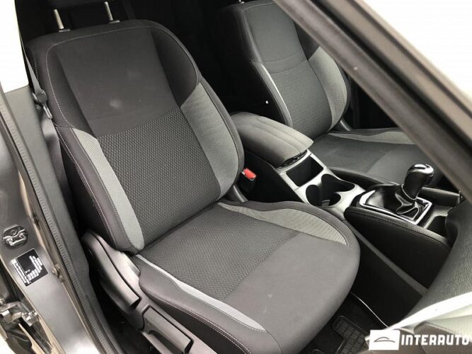 Nissan Qashqai 33 interauto-car