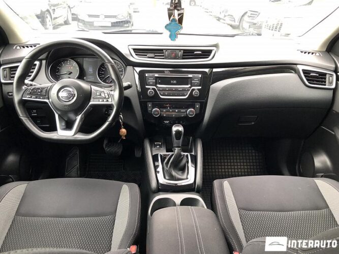 Nissan Qashqai 32 interauto-car
