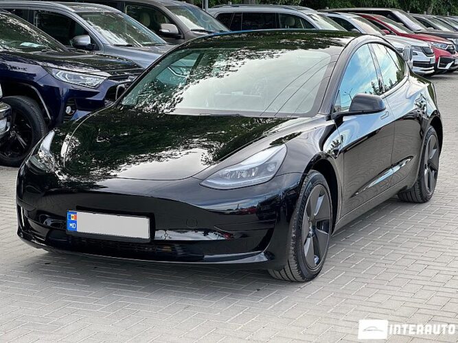 Tesla Model 3 31 interauto-car