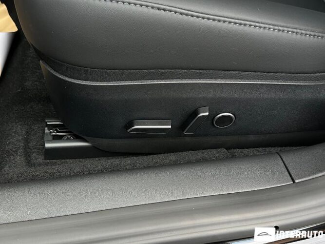 Tesla Model 3 37 interauto-car