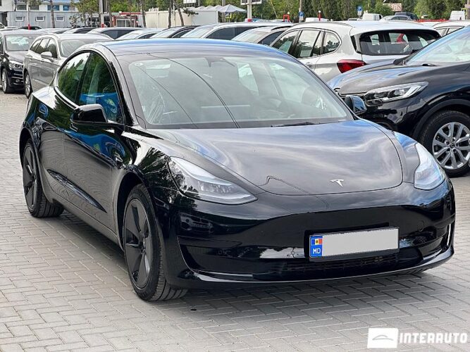 Tesla Model 3 33 interauto-car
