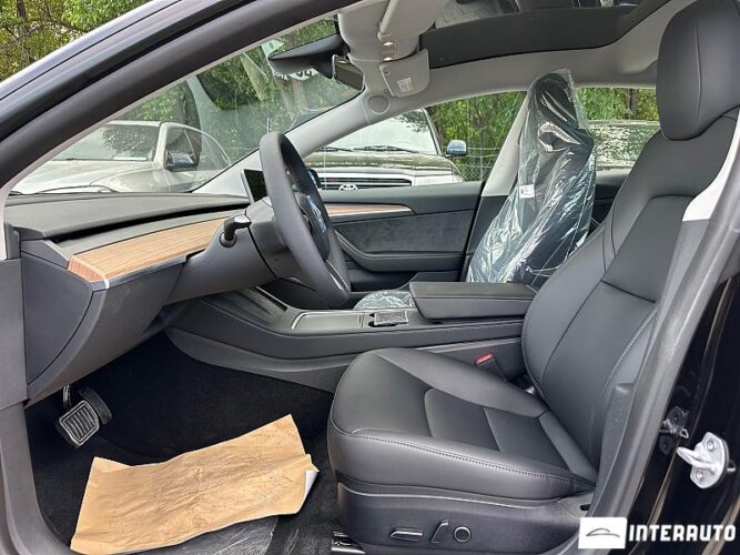 Tesla Model 3 35 interauto-car