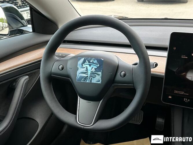 Tesla Model 3 39 interauto-car