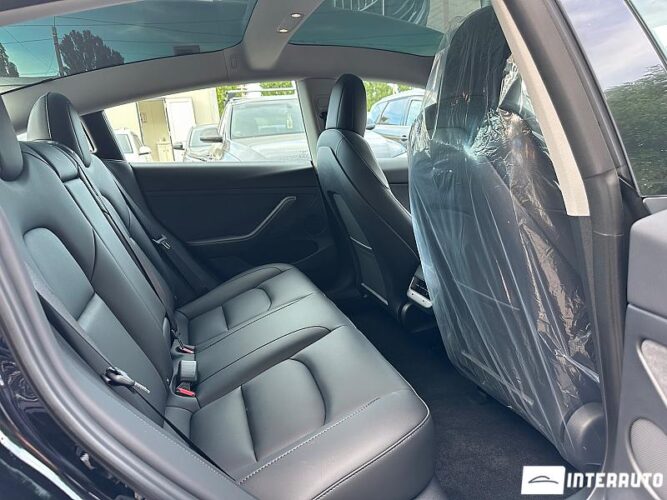 Tesla Model 3 44 interauto-car