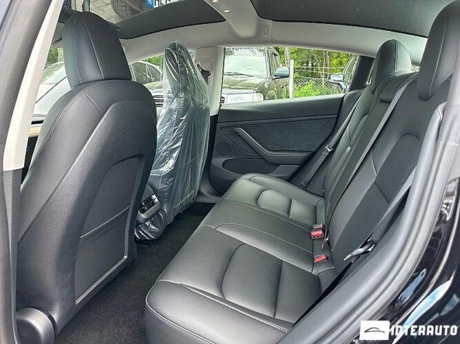 Tesla Model 3 46 interauto-car