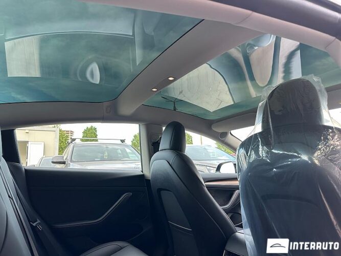 Tesla Model 3 45 interauto-car