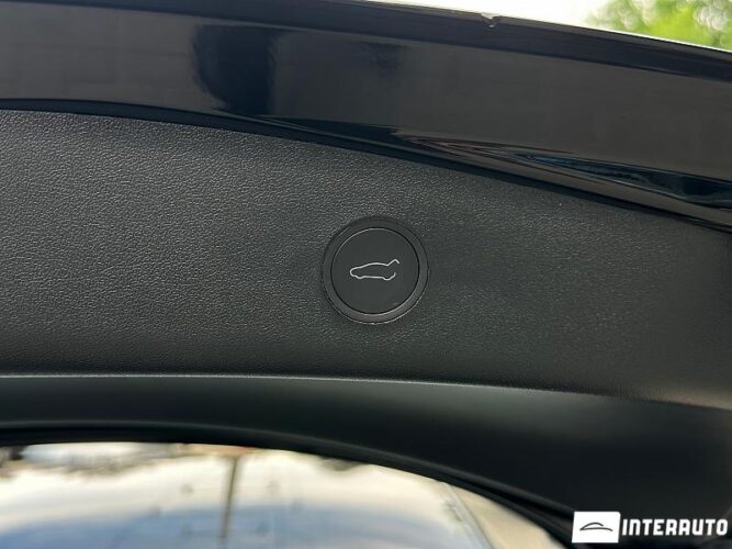 Tesla Model 3 49 interauto-car