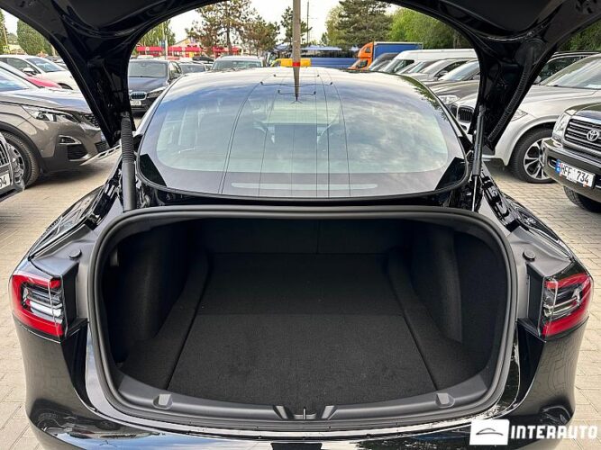 Tesla Model 3 48 interauto-car