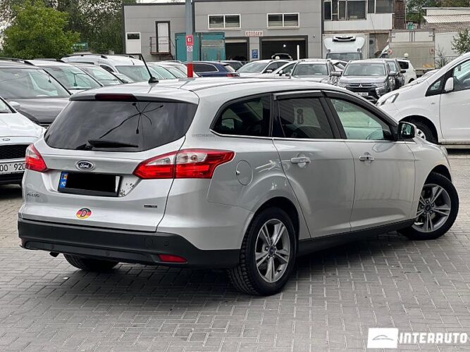 Ford Focus 33 interauto-car