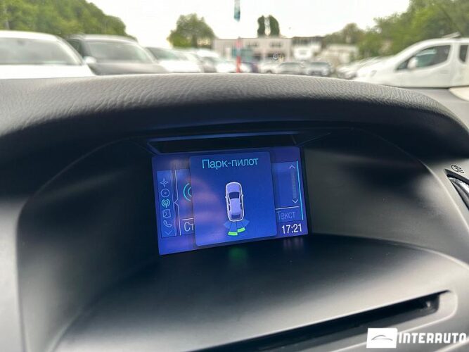 Ford Focus 41 interauto-car