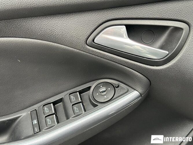 Ford Focus 46 interauto-car