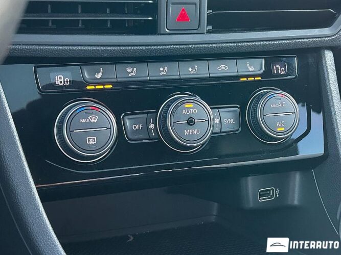 Volkswagen Jetta 44 interauto-car