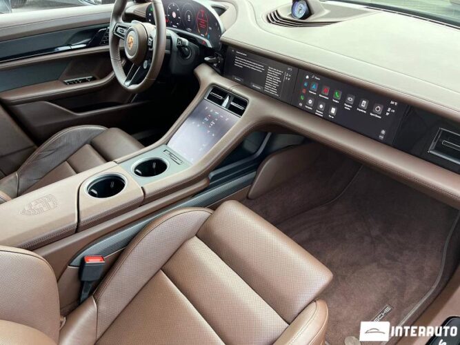 Porsche Taycan Turbo S 46 interauto-car