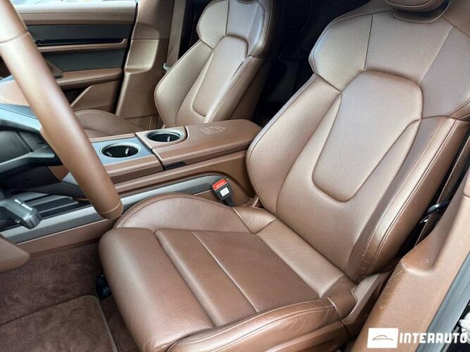 Porsche Taycan Turbo S 44 interauto-car