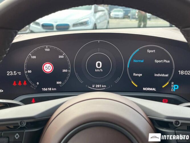 Porsche Taycan Turbo S 49 interauto-car