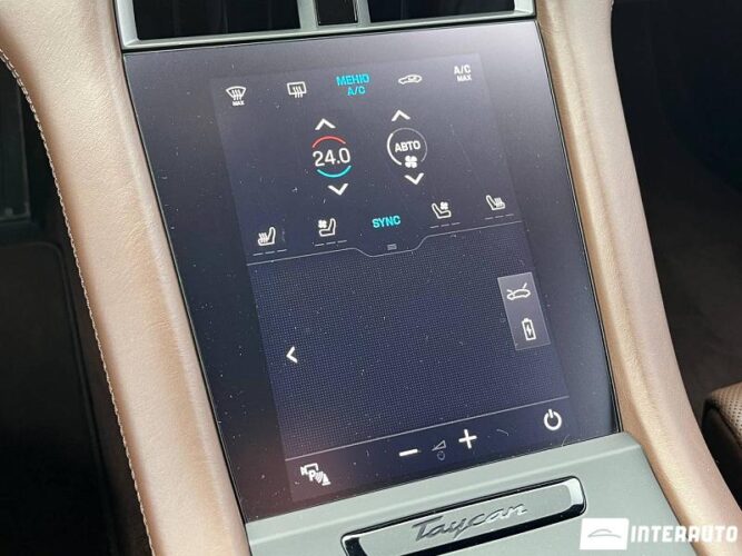 Porsche Taycan Turbo S 57 interauto-car